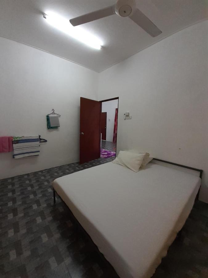 Homestay Idaman B B With 2 Room Aircond 2 Quen Bed And Not Sharing Room -Privacy Куала-Тренгану Экстерьер фото