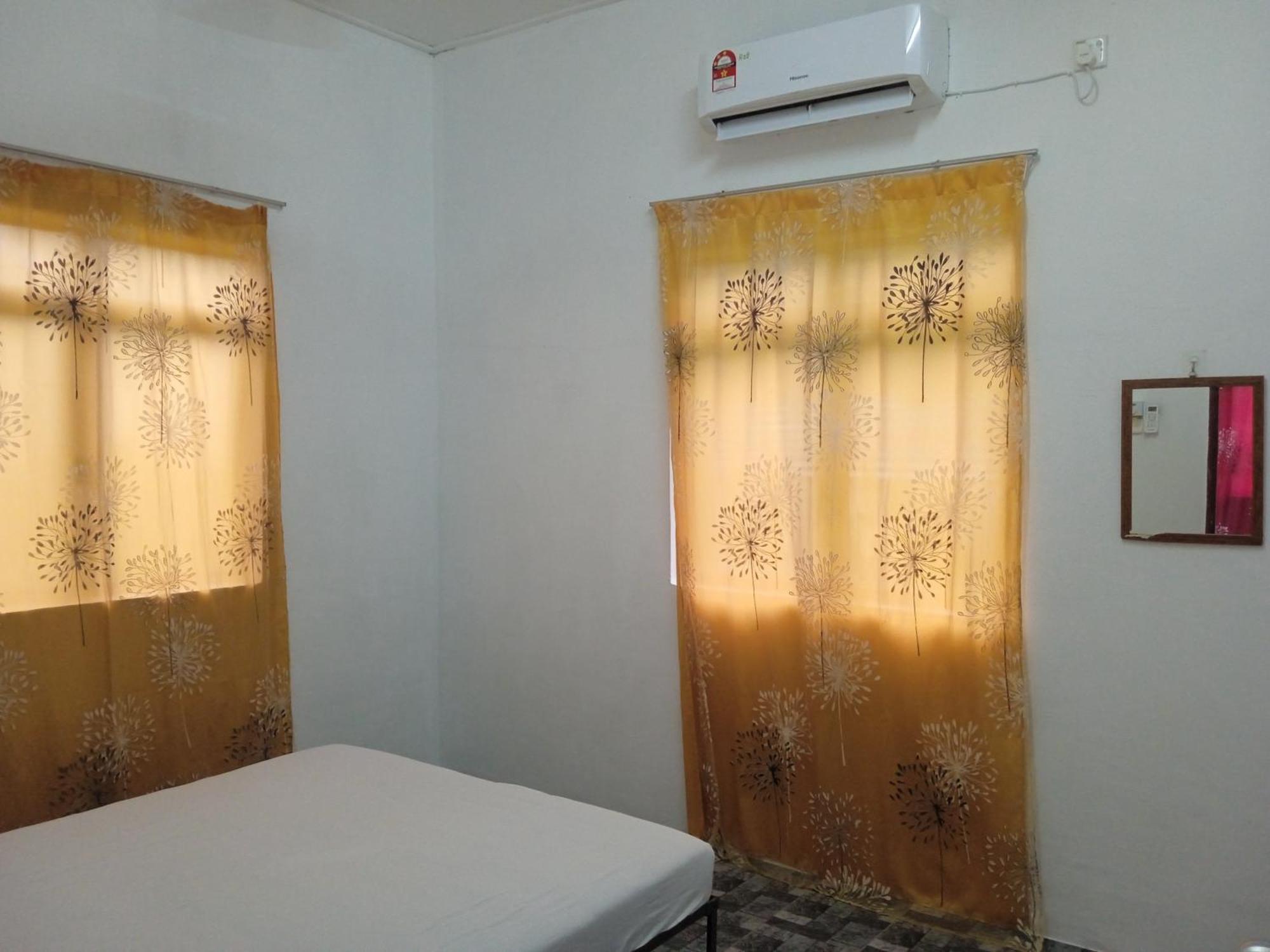 Homestay Idaman B B With 2 Room Aircond 2 Quen Bed And Not Sharing Room -Privacy Куала-Тренгану Экстерьер фото