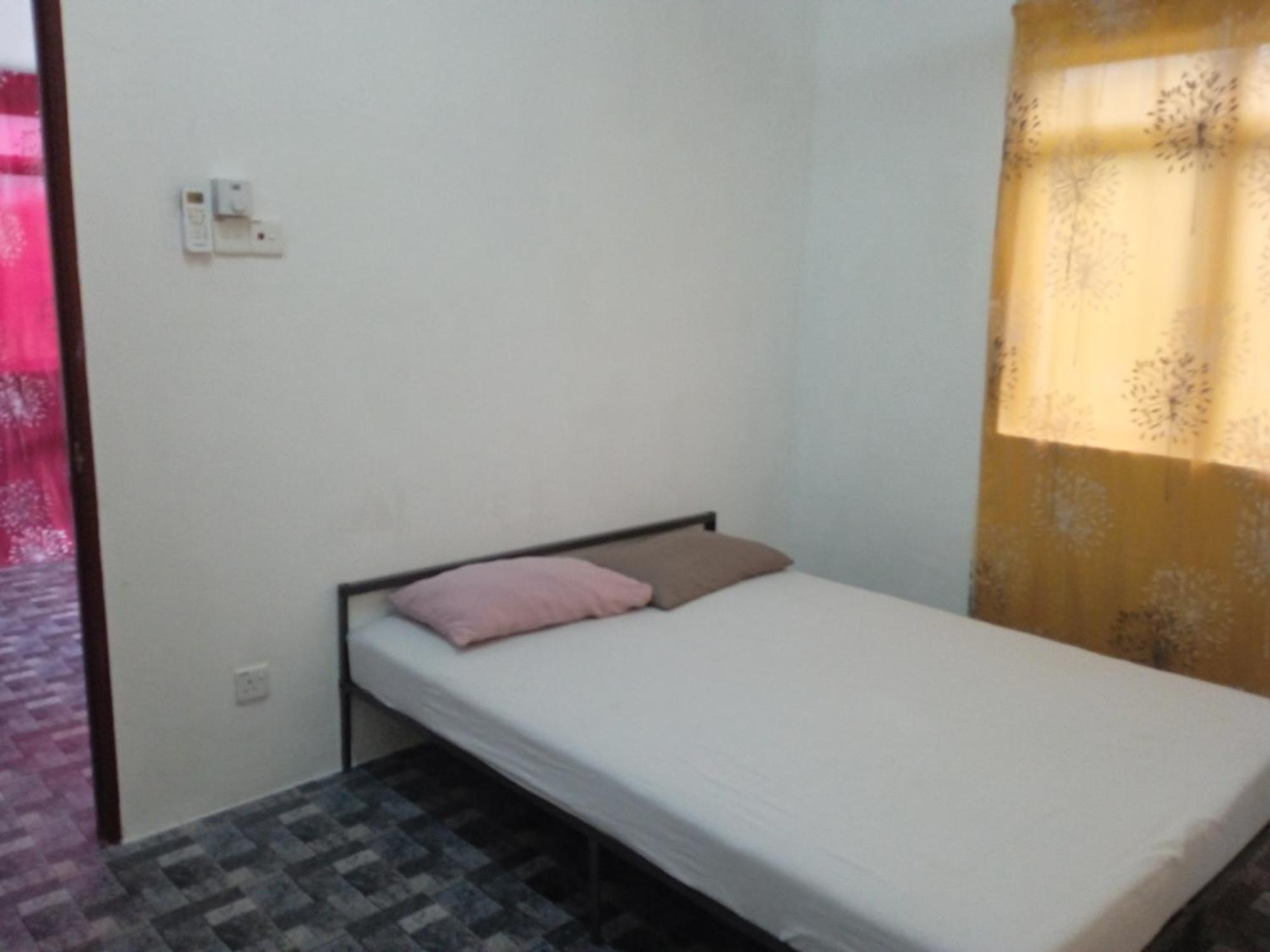 Homestay Idaman B B With 2 Room Aircond 2 Quen Bed And Not Sharing Room -Privacy Куала-Тренгану Экстерьер фото