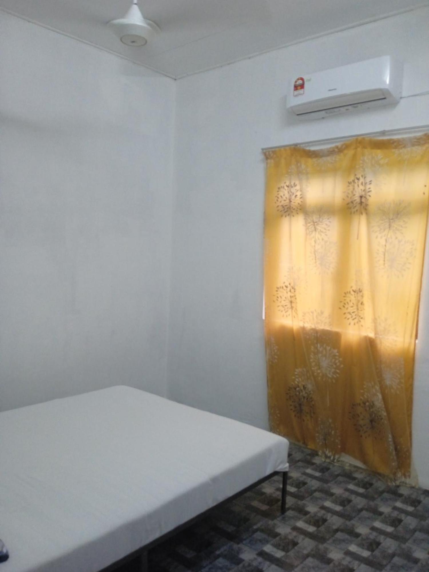 Homestay Idaman B B With 2 Room Aircond 2 Quen Bed And Not Sharing Room -Privacy Куала-Тренгану Экстерьер фото