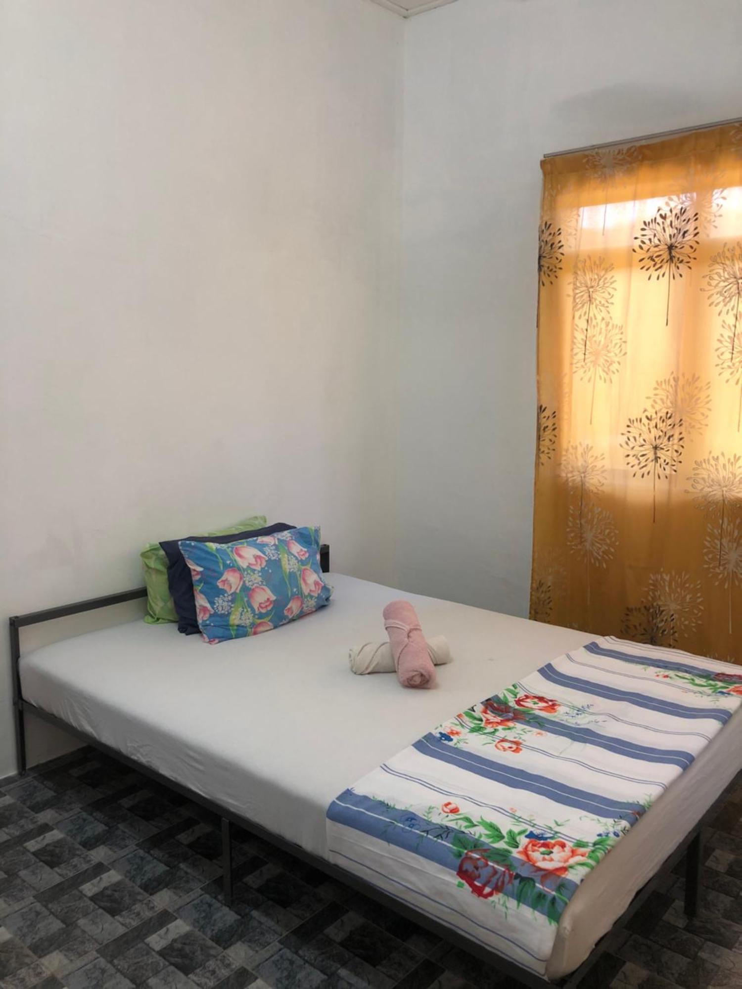 Homestay Idaman B B With 2 Room Aircond 2 Quen Bed And Not Sharing Room -Privacy Куала-Тренгану Экстерьер фото